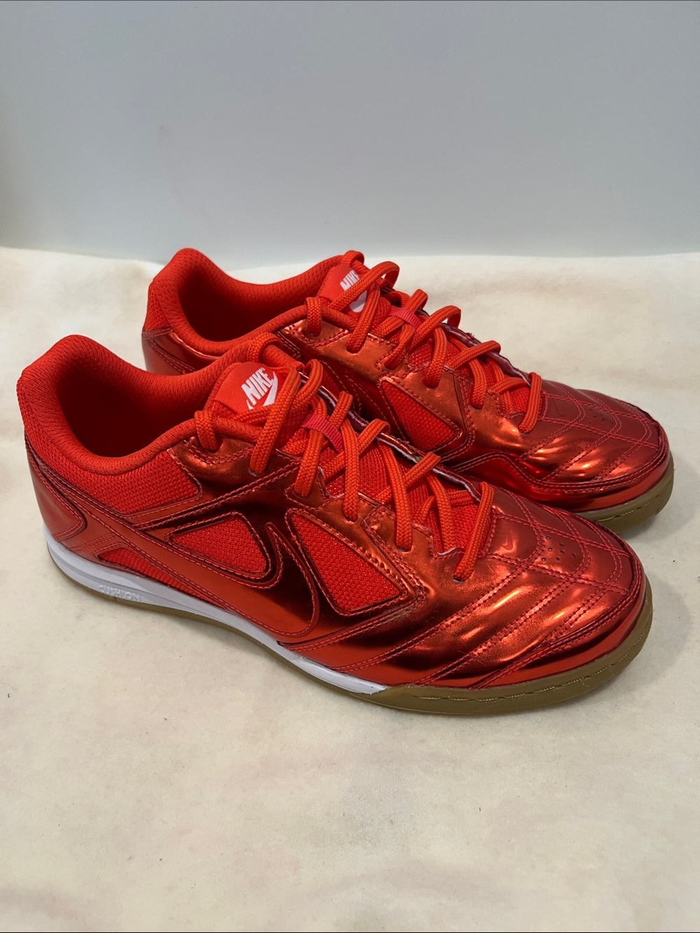Nike Men’s Gato LV8 Red Metallic Indoor Soccer Sneakers Size 9.5M/ 11W NWOB